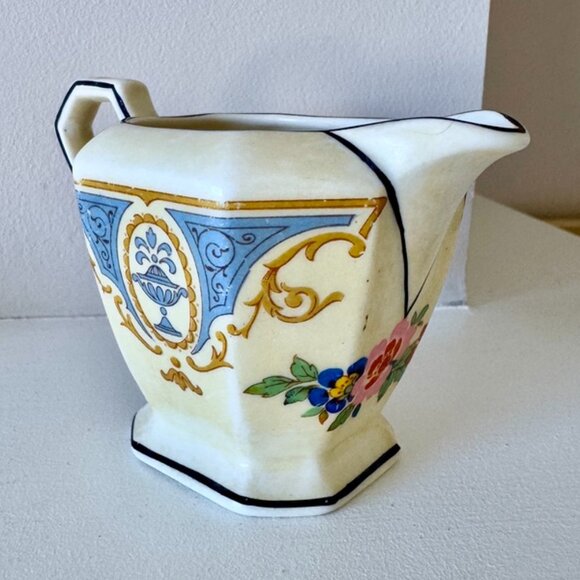 Wedgwood Vintage Chateau Creamer and Sugar Bowl - Picture 9 of 15